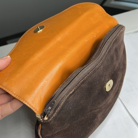 1960’s Gucci Suede and Leather Shoulder with Crossbody Chain Bag - Picture 12 of 16